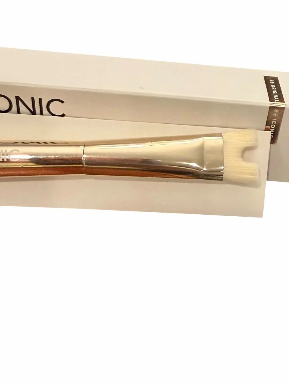 ICONIC of London Precision Duo Contour Brush U-Shaped Nose Contour Dense Fluffy